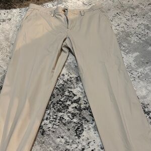 Club Room. Men’s khakis. Good condition.